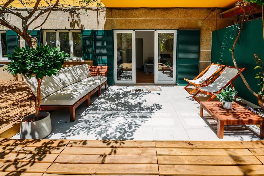 Apartment Center Family With Courtyard