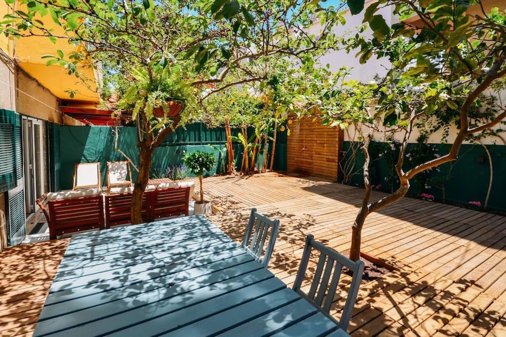 Center Family With Courtyard Apartment